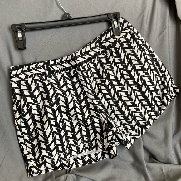 LOFT Pants - Loft by Ann Taylor shorts. Size 0.